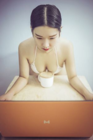 年轻的母亲bd