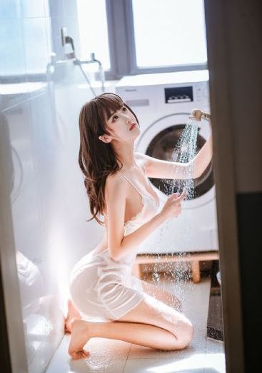 双腿间已经湿成一片